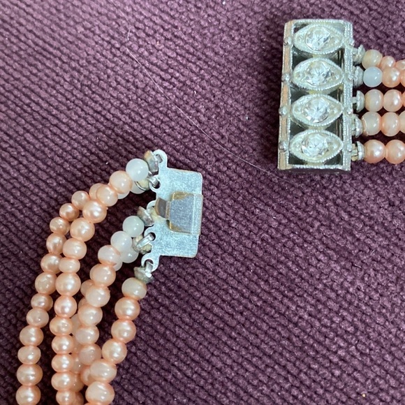 Antique over 80 years, old, pink, five strand pearls with rhinestones clip. - Picture 5 of 13